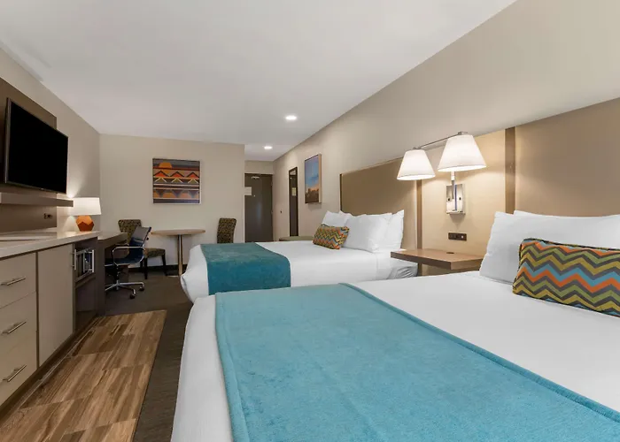 Hotel Western Foothills & 3*